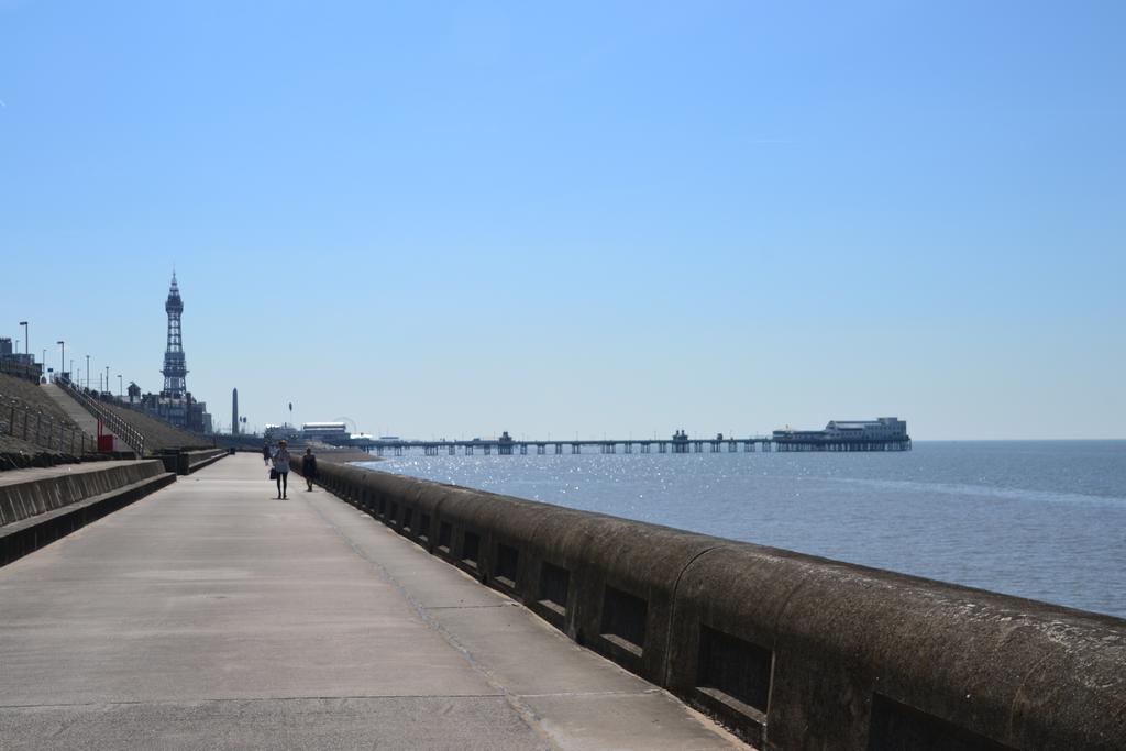 Camelot Seafront Hotel Blackpool Esterno foto